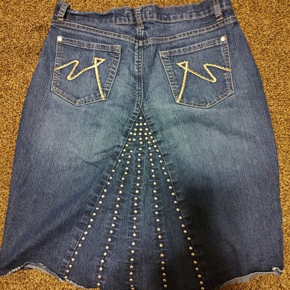 Vanilla: Denim Skirt with Studs On The Back (Vintage) - Picture 4 of 5